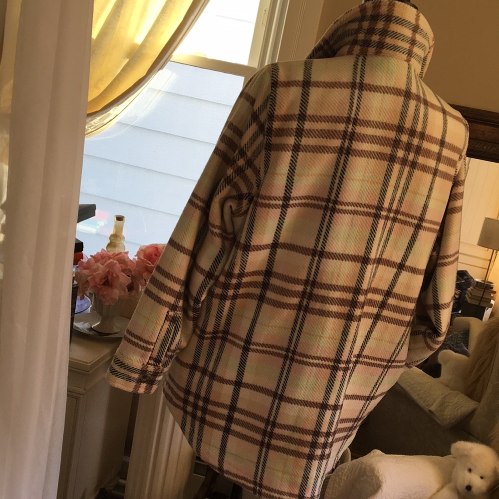 Universal Thread • Brushed Fleece Oversized Plaid Shacket Jacket with Pockets! - Picture 8 of 16
